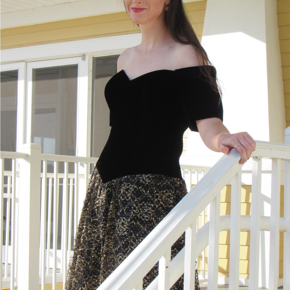 Jessica Howard vintage Elegant Black and Gold Prom Dress
